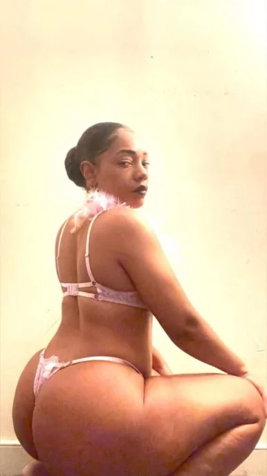 Photo of model @gushypussy28