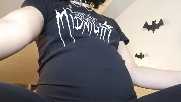 Photo of model @gweninthegraveyard