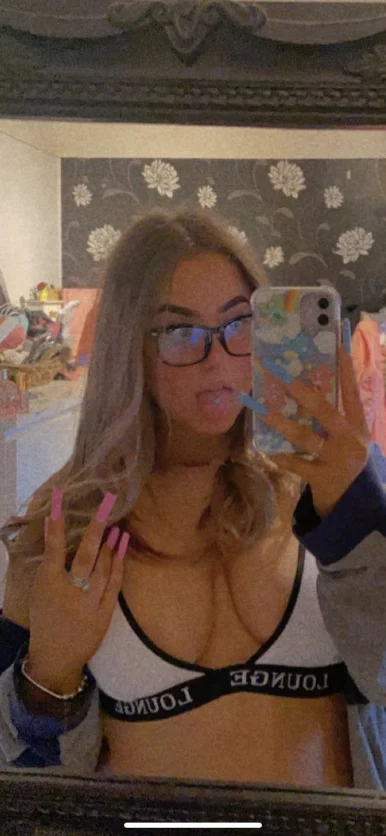 Photo of model @h23mxxx