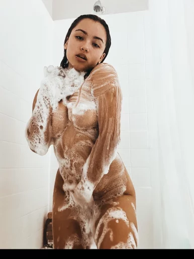 Photo of model @harleymilan