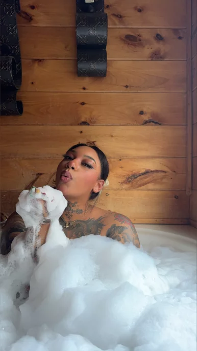 Photo of model @hauntedbyhoney