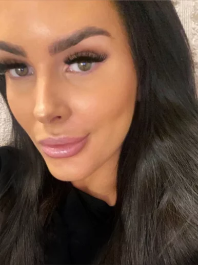 Photo of model @hellexox95