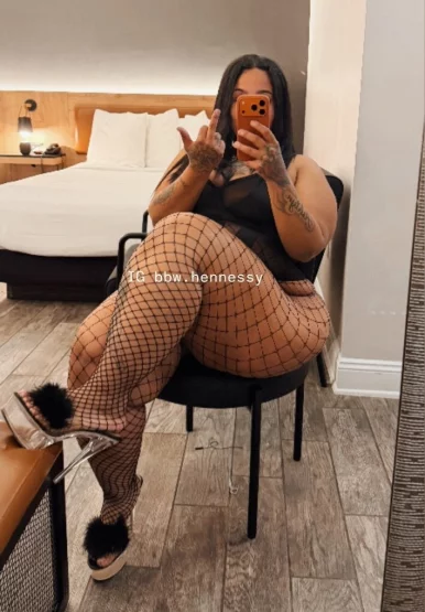 Photo of model @hennessybbwqueen