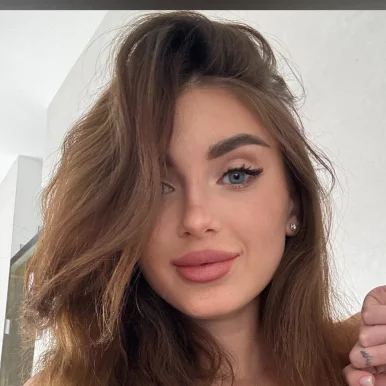 Photo of model @heymollyyy