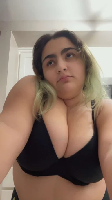 Photo of model @hindme_hails