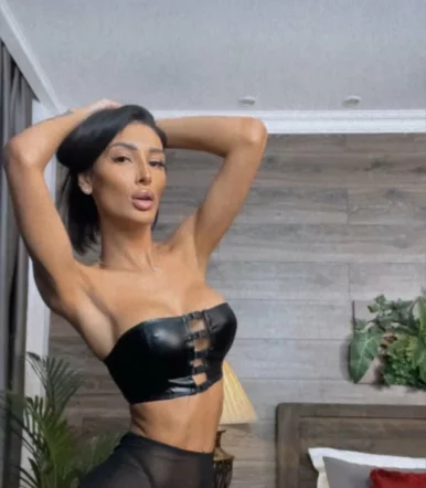 Photo of model @holly_molly