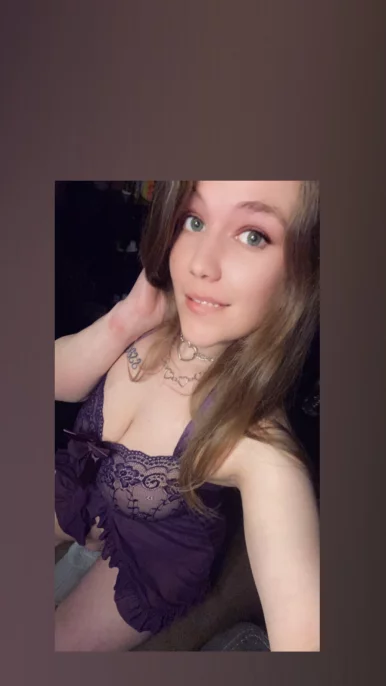 Photo of model @hollymae3