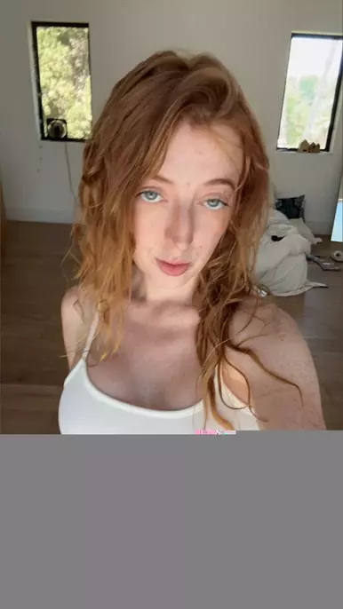 Photo of model @honeybeargigi