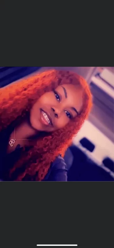 Photo of model @honeybluee