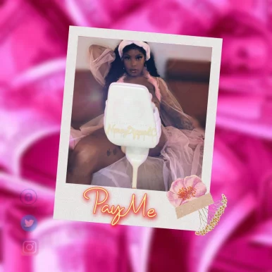 Photo of model @honeydippedfree