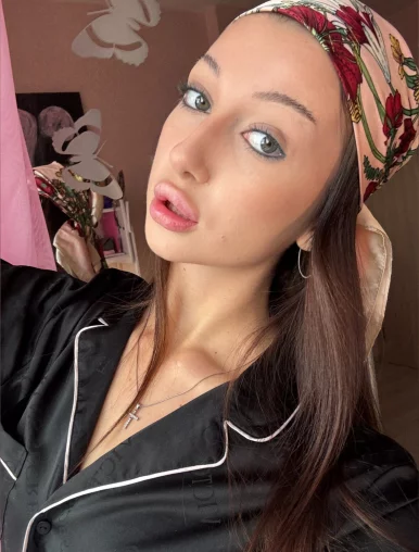 Photo of model @hot_janine