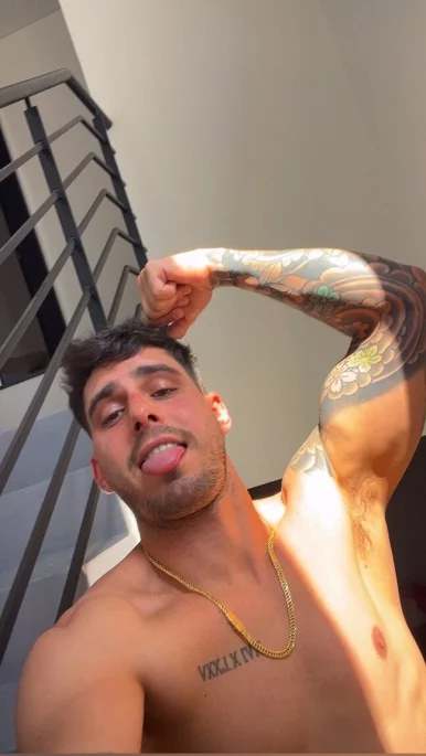 Photo of model @hotsince1996