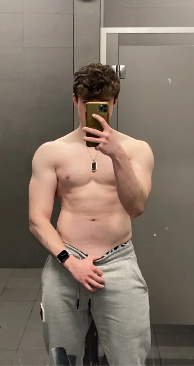 Photo of model @hunterxwoodsfree