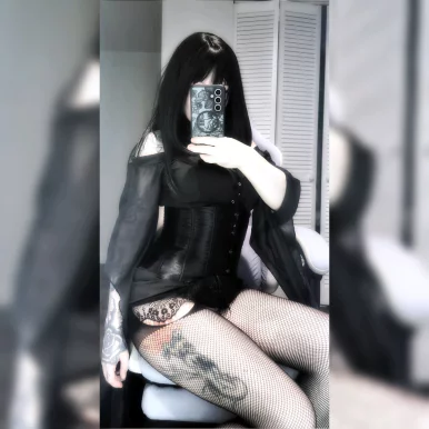 Photo of model @inkedgothqueen