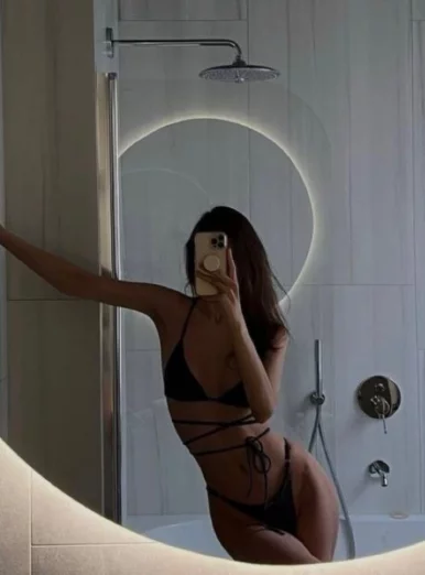 Photo of model @isabll2