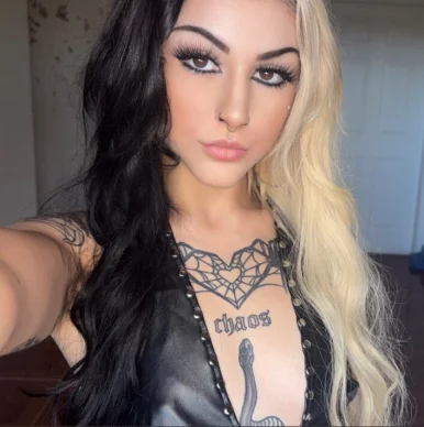 Photo of model @itsfoxyfoxy