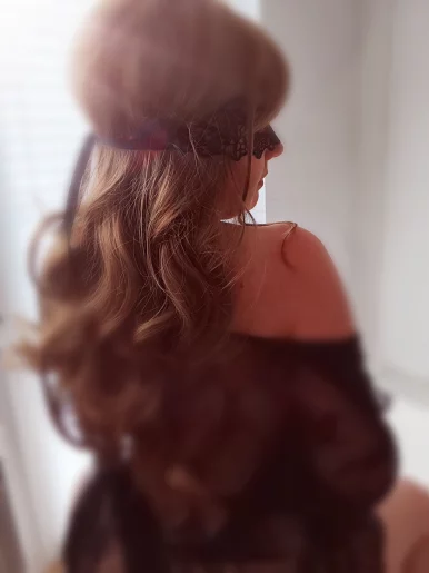 Photo of model @itsvelvetvixxen