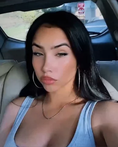 Photo of model @jazminegonzalez