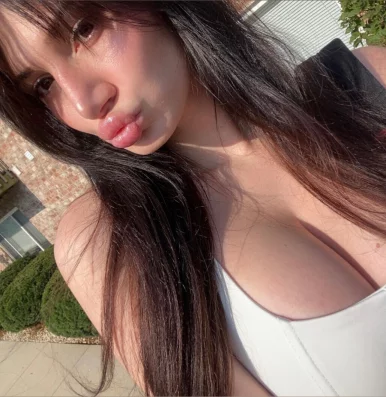 Photo of model @jessicabunnyhoney