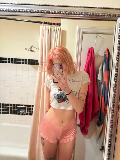 Photo of model @jizzandtonics