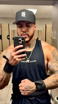 Photo of model @johnny2iccyy