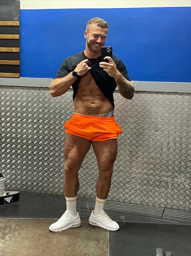 Photo of model @johnnybravofree