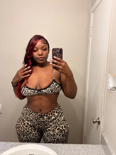 Photo of model @juicyboo_55