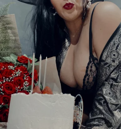 Photo of model @juicybutty25