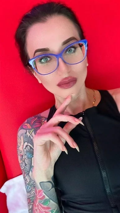 Photo of model @juliadomaina