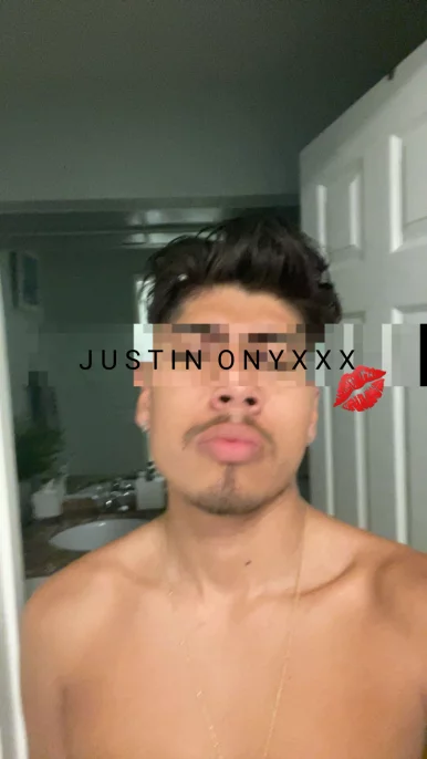 Photo of model @justinonyxxx