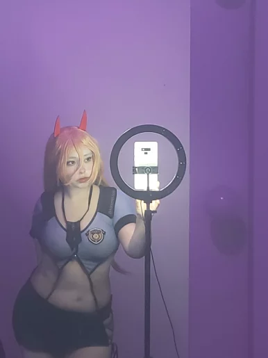 Photo of model @karamel.cos