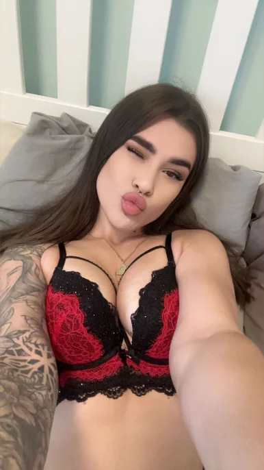 Photo of model @karinaxbabe