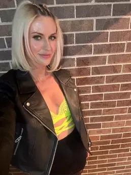 Photo of model @katvonnz