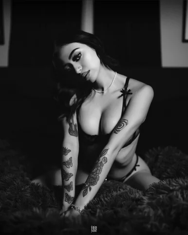 Photo of model @kaylaynez