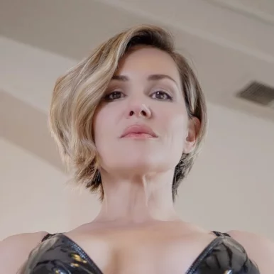 Photo of model @kellydundee