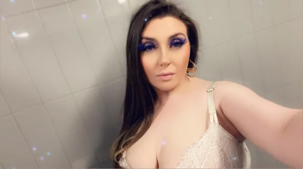 Photo of model @khaleesiathena