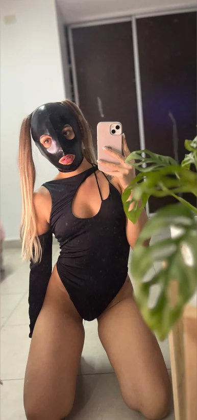 Photo of model @kinky_ivy