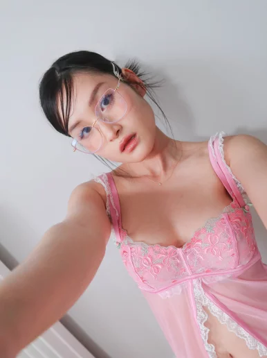 Photo of model @kinkyasian5515