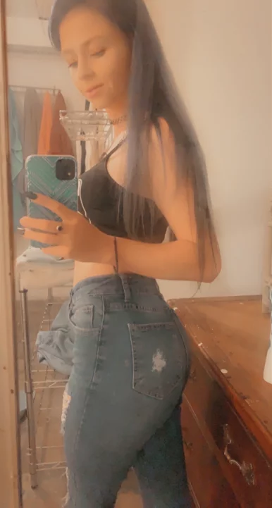 Photo of model @kinkybitxhxxx