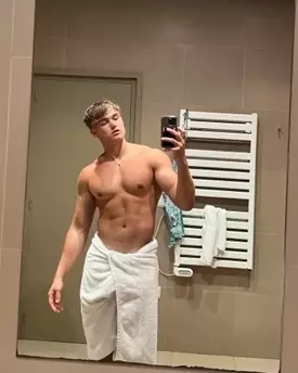 Photo of model @kirbyproductions