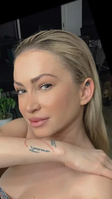 Photo of model @kisscara