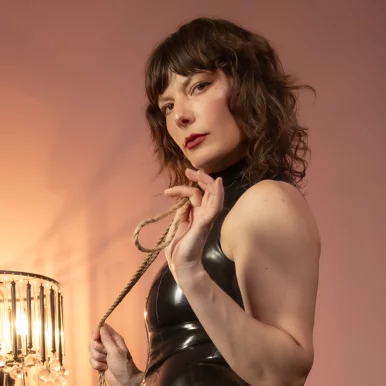 Photo of model @kissmedeadlydoll