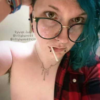 Photo of model @kittybeanz69