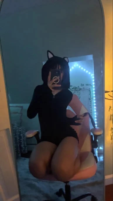 Photo of model @kittymwuah