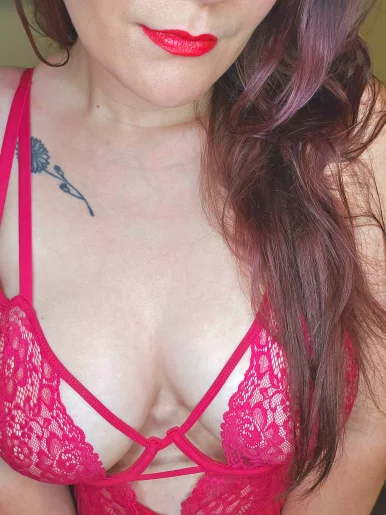 Photo of model @krissybehindcloseddoors