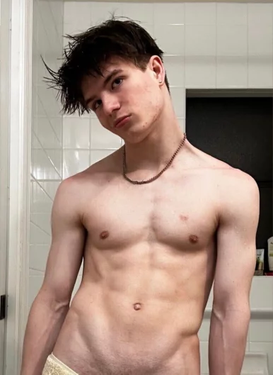 Photo of model @kumforkaifree