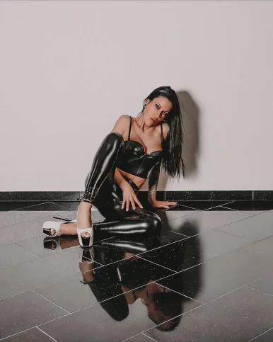 Photo of model @lady_medusa8