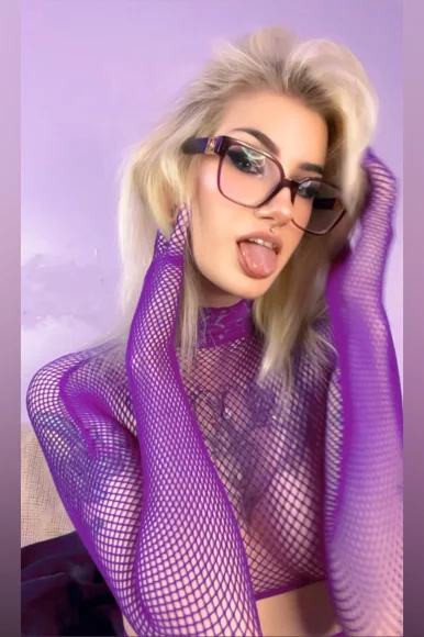 Photo of model @ladycottonmonro