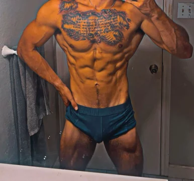 Photo of model @larryylongg