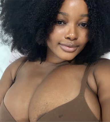 Photo of model @leeannmedley